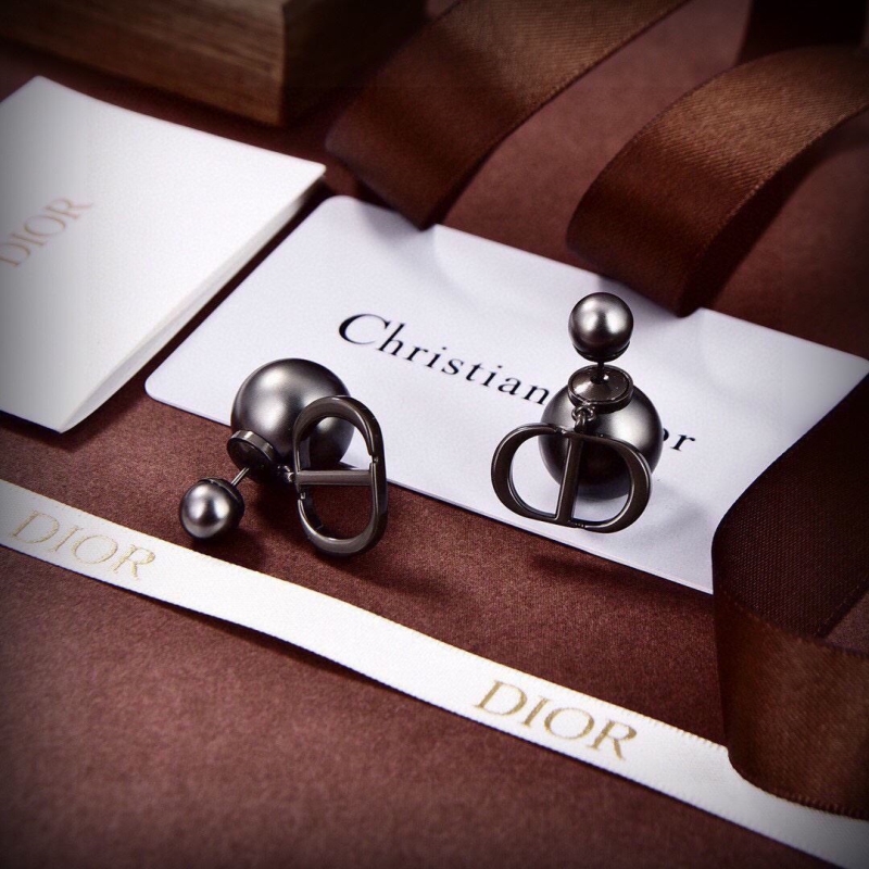 chr1st1an D10r earrings
